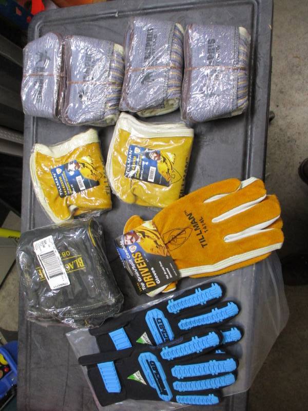 Mixed Gloves