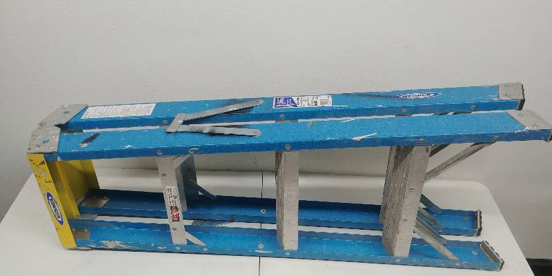 lot 14 image: Werner Fiberglass Step Ladder
