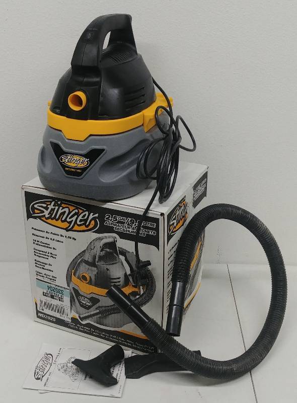 lot 16 image: Stinger 2.5gal WetDry Vac