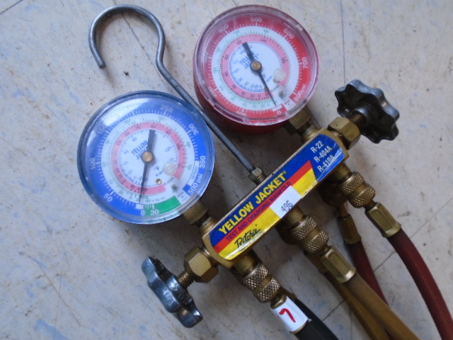 lot 17 image: Yellow Jacket Testing and Charging Manifold