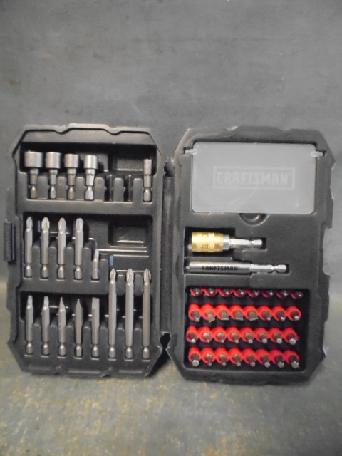 lot 44 image: Driver Bit Set