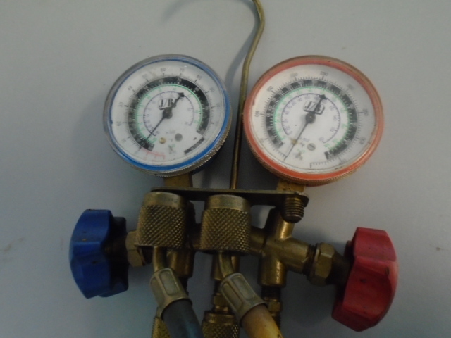 lot 56 image: Testing and Charging Manifold