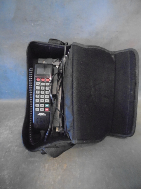 lot 74 image: Mobile Bag Phone