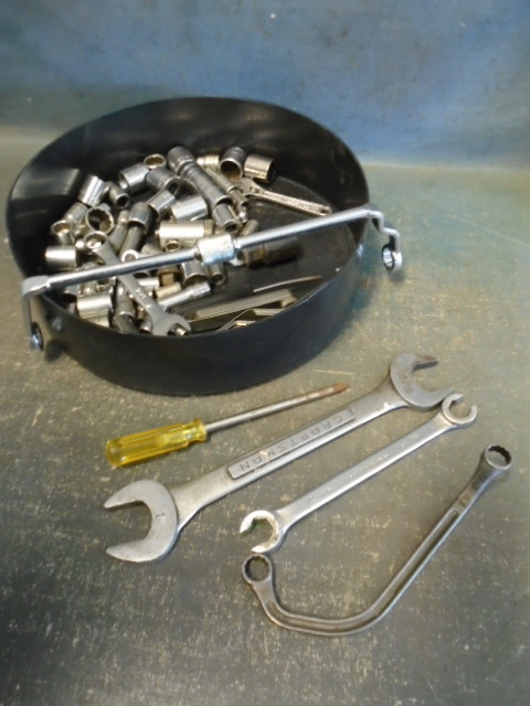 lot 77 image: Assorted Tools and Sockets