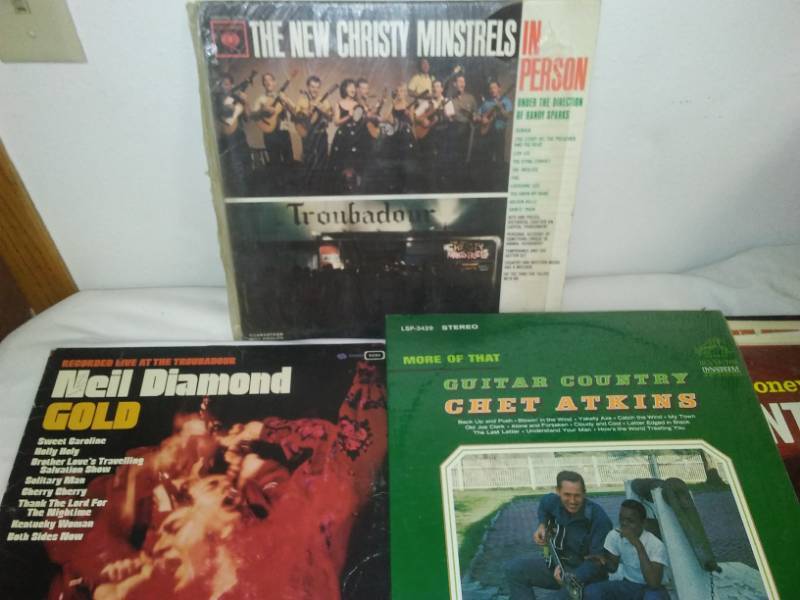 lot 3 image: Over 40 12-inch vinyl LP record albums.