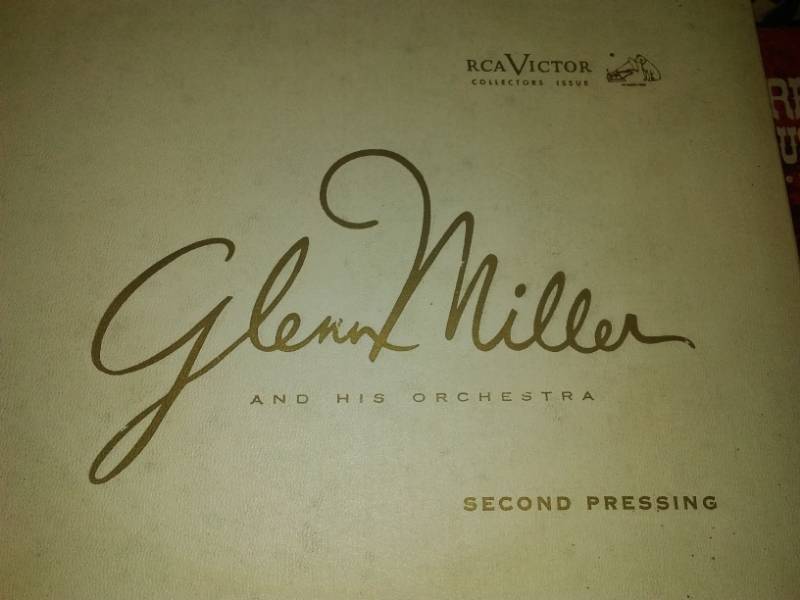 lot 7 image: Bing Crosby set 8, Glenn Miller V & More. 10 in.