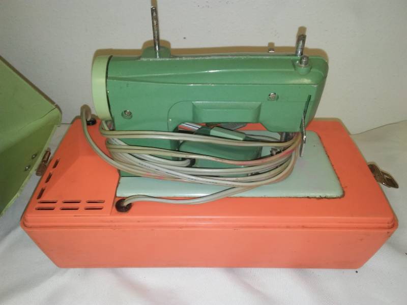 lot 14 image: Vintage Children sewing machine.