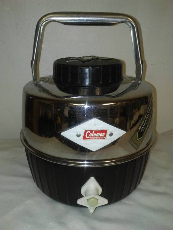 lot 19 image: Coleman picnic jug, 1 gallon
