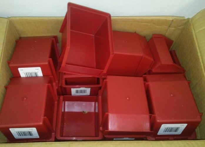 lot 21 image: NEW 48 plastic bins for craft or Shop. New in factory case
