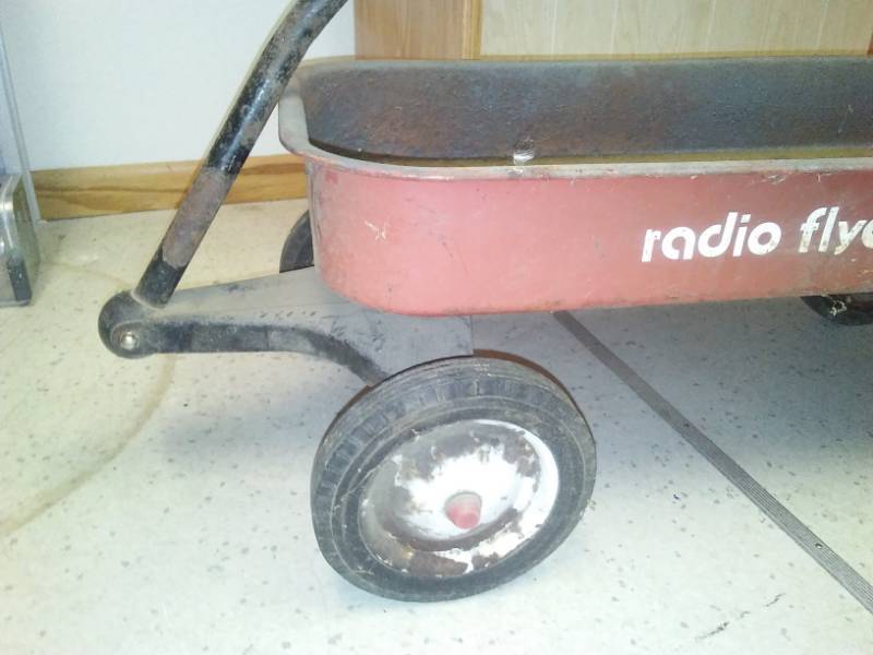 lot 22 image: Vintage Radio Flyer 9A wagon -