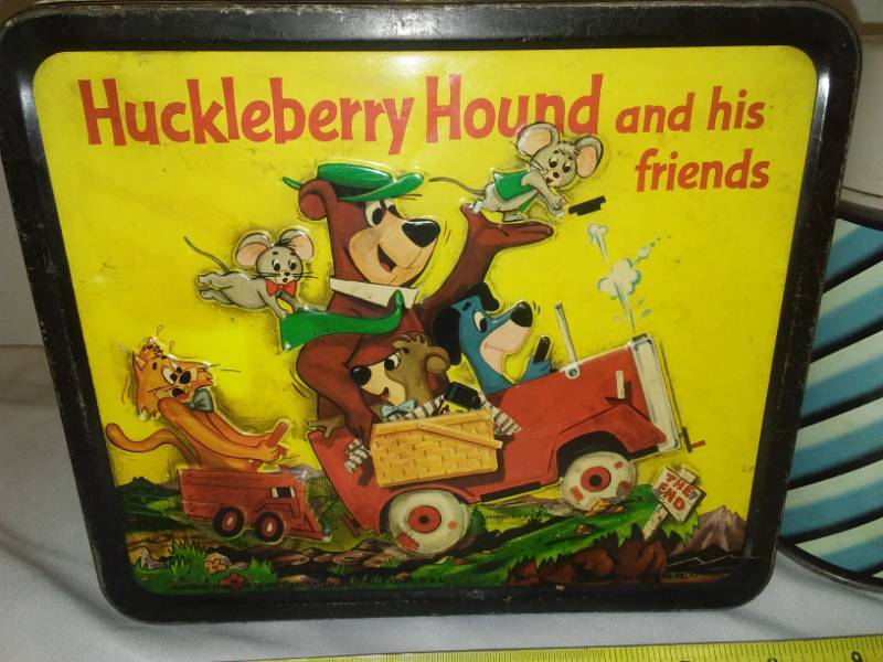 lot 35 image: Huckleberry Hound and Friends vintage lunchbox and thermos