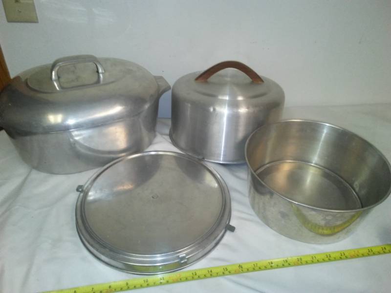 lot 40 image: Vintage heavy-gauge aluminum roaster and more