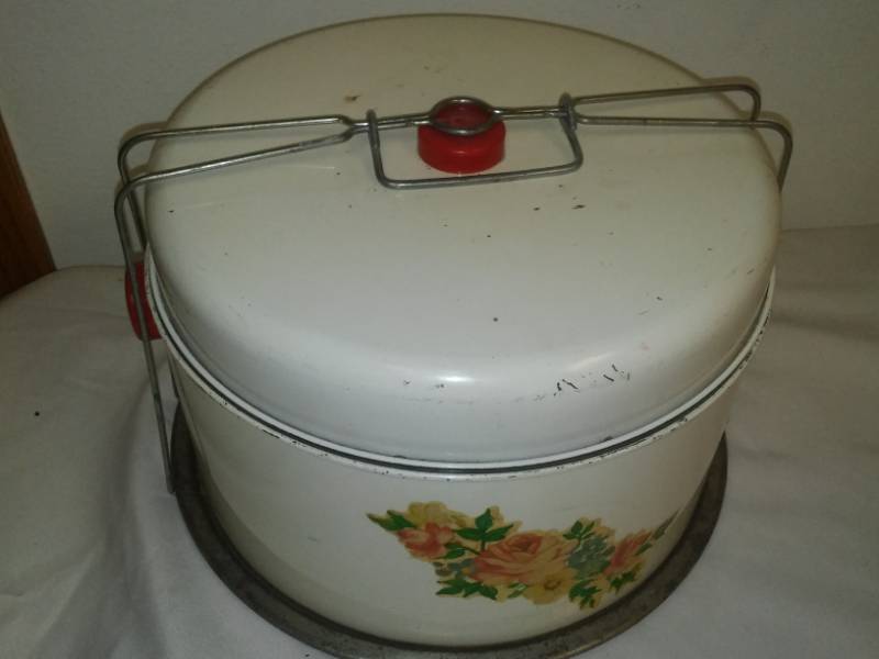 lot 41 image: Vintage enamelware cake pie carrier and more