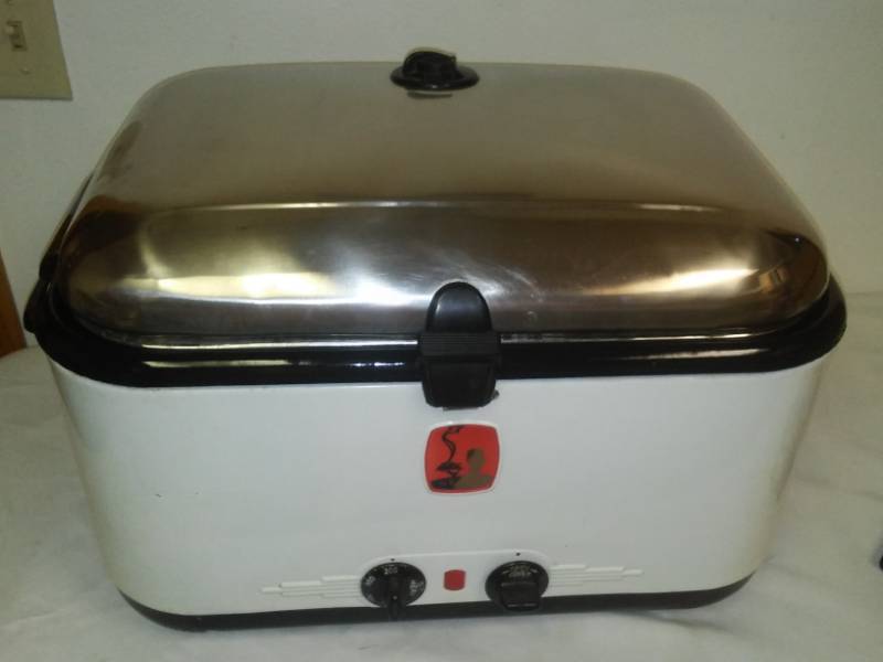 lot 51 image: Nesco electric Roaster Incredible condition - ready for Thanksgiving.