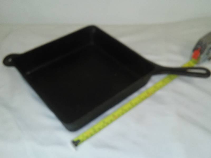 lot 53 image: Cast Square utility fry pan, fryer.