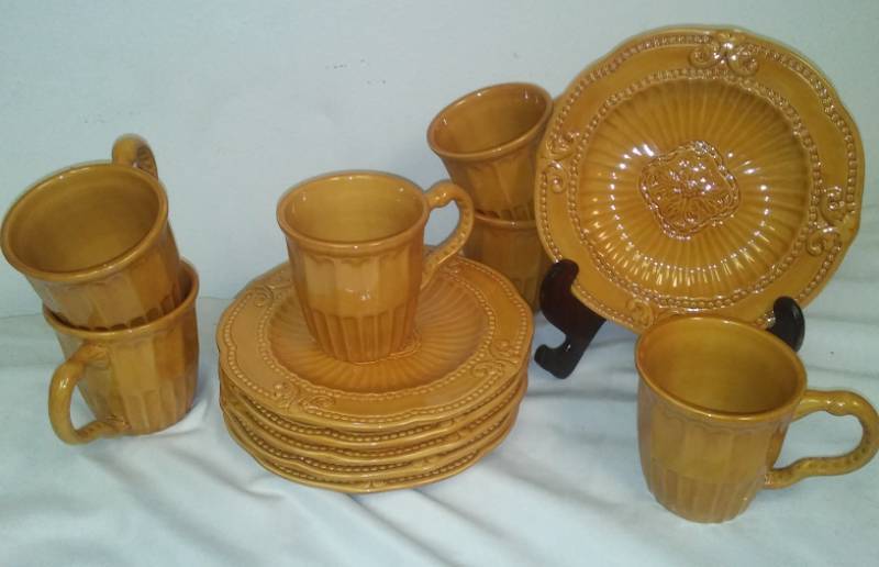 lot 64 image: Set of 6 mugs and saucers