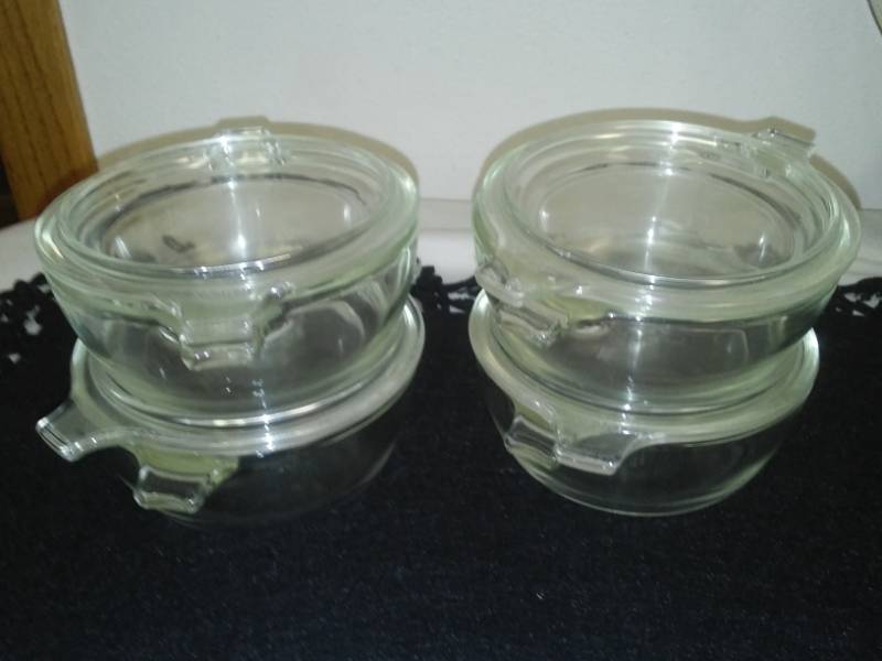 lot 67 image: Pyrex baking ramekins with covers, pie plates, bowls.