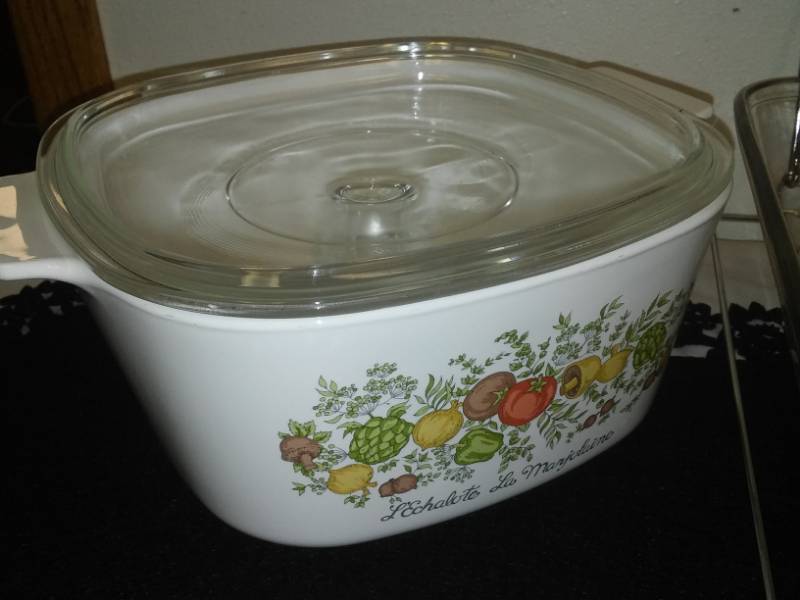 lot 69 image: Anchor Hocking and Corelle Ware.