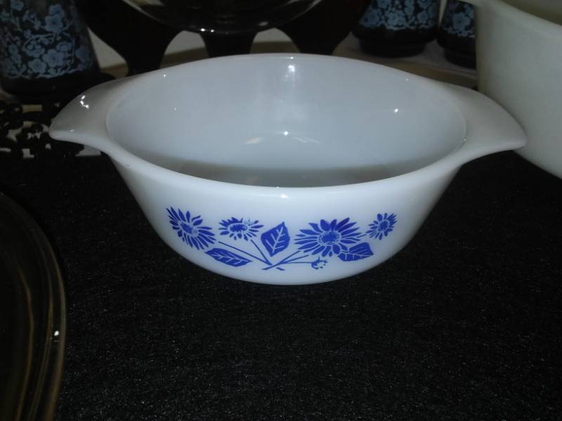 lot 70 image: Vintage Fire King baking dishes and more.