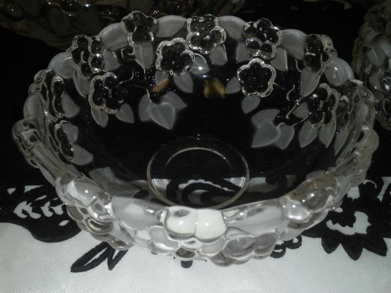 lot 72 image: Elegant vintage bowls and more.