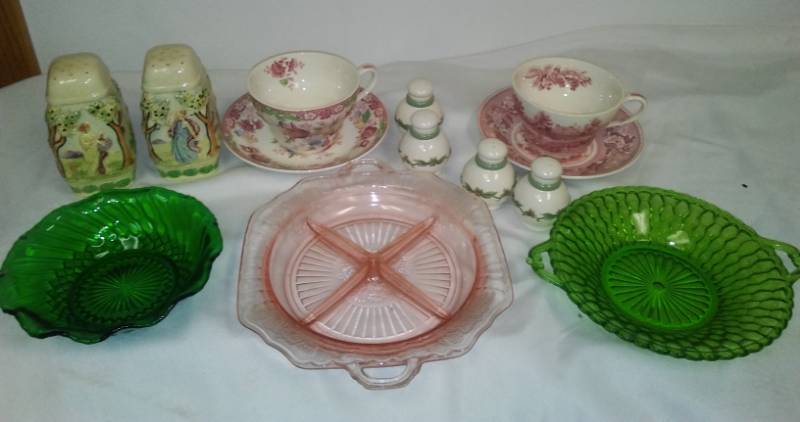 lot 83 image: Vintage depression glass and Ceramics, great condition
