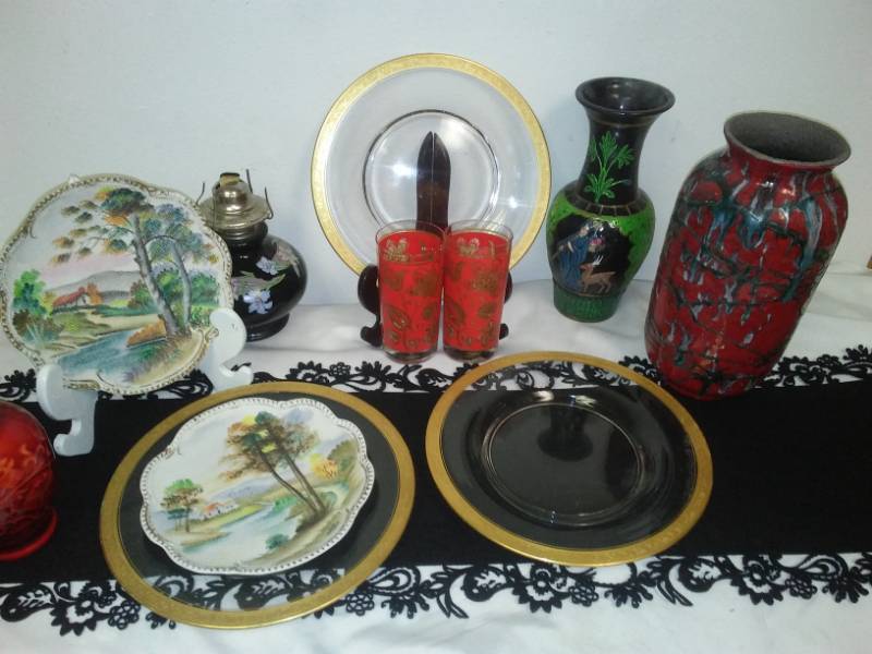 lot 91 image: Asian themed decor.