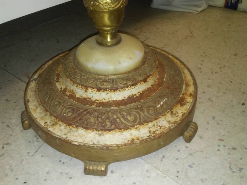 lot 107 image: Vintage floor lamp cast in Marble base.