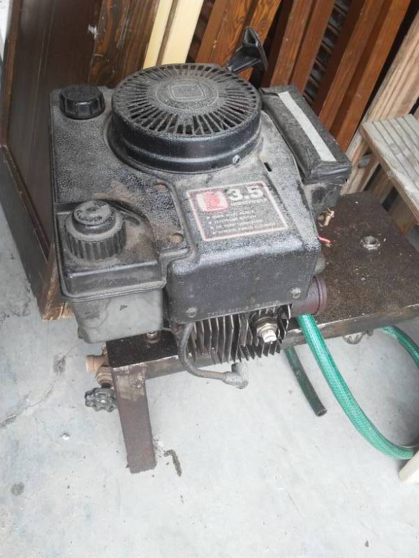 lot 118 image: 3.5 HP Briggs & Stratton water transfer pump.