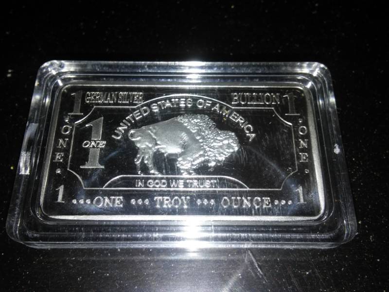 lot 140 image: One troy ounce NDSU Bison.