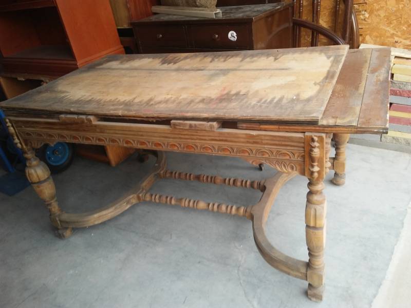 lot 147 image: Ornate dining room table for upscale.
