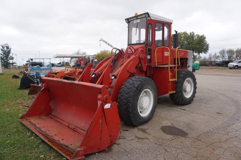 lot 6 image: Trojan Model 1900 Wheel Loader
