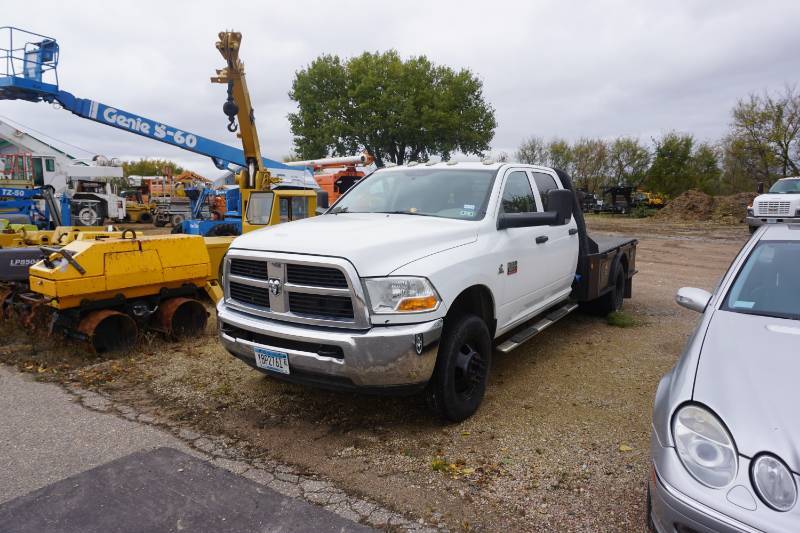 lot 1 image: 2011 Dodge 3500 HD Crew Cab Flat Bed Truck