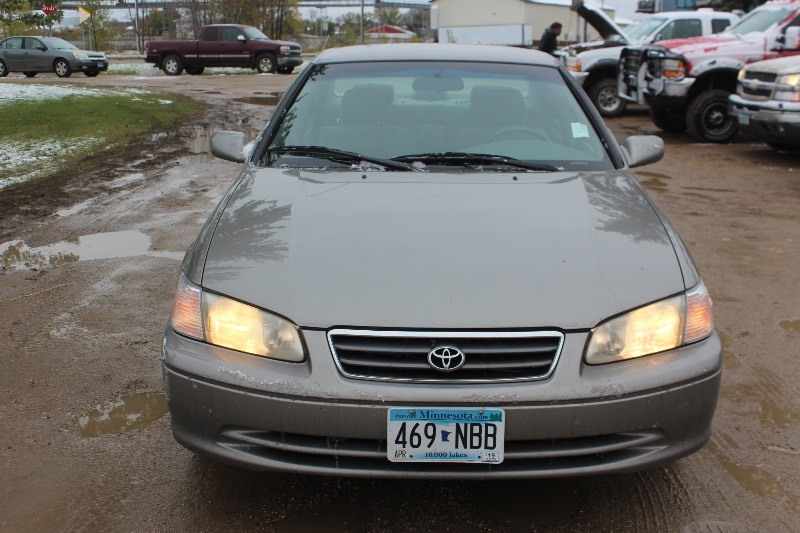 lot C3071 image: 2000 Toyota Camry LE