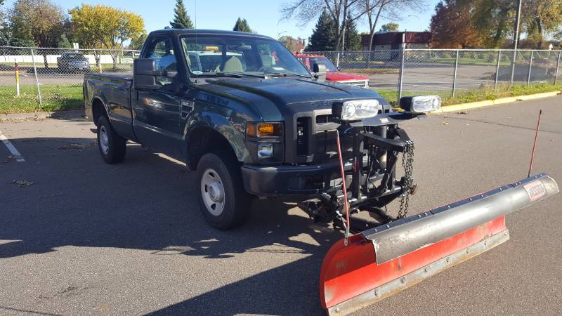 2008 Ford F-250 Super Duty With 76 Western Plow on Ultra Mount Frame