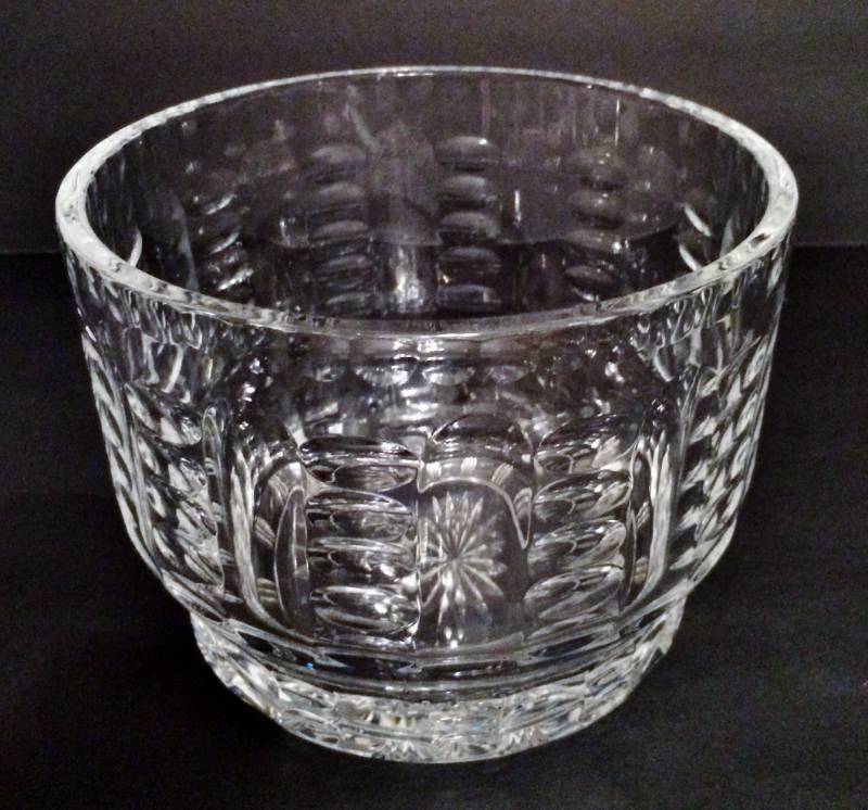 lot 10 image: Genuine RICCI Signed Elegant 24% Lead Cut Crystal BOWL Handmade SLOVAKIA