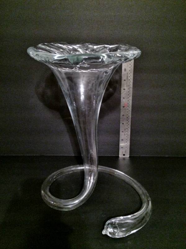 lot 29 image: Vintage Giant Art Glass Swirl Trumpet Cornucopia Vase - Small Debris in bottom needs to be cleaned otherwise excellent Condition