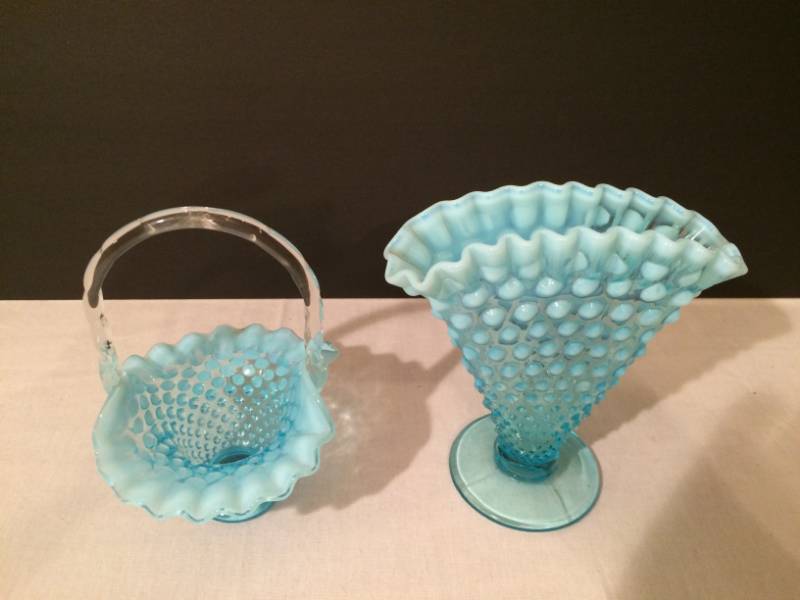 lot 37 image: Vintage Fenton Glass Blue Opalescent Hobnail 6 Fan & Basket Vases - Excellent Condition