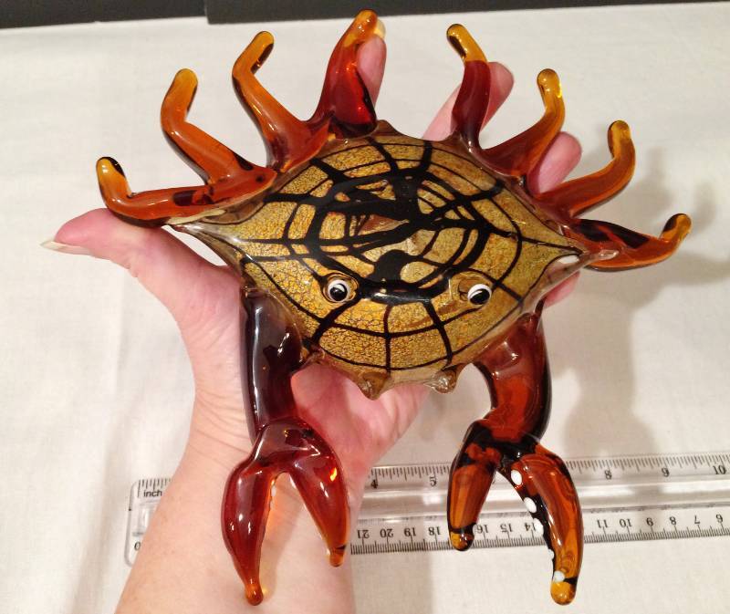 lot 40 image: Massive Vintage Art Glass Murano Style Diamond Star Crab With Adventurine Flecks - Label Says Made in China but this is really a gorgeous piece