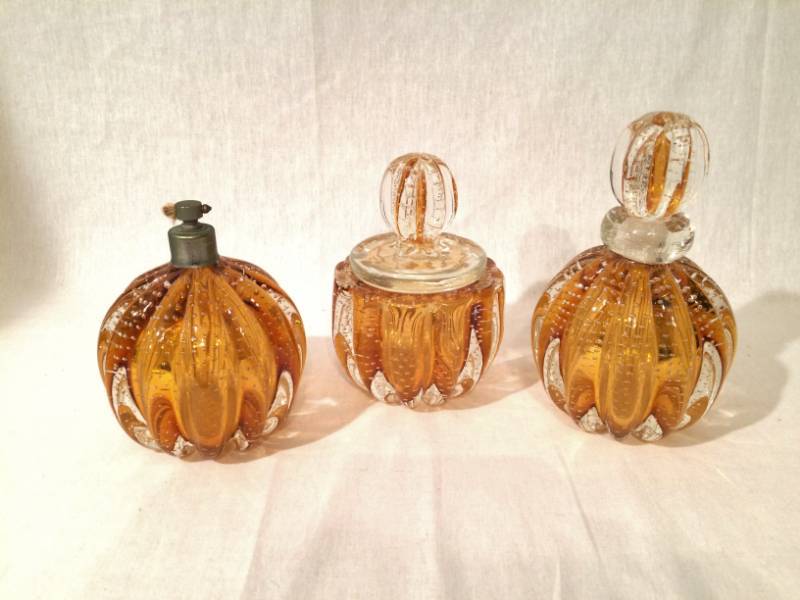 lot 47 image: Vintage Archimede Seguso 1950s Murano Italy Trio Bullicante Controlled Bubble & Amber Art Glass Perfume Bottles Set - No Chips Or Cracks - Missing Atomizer Ball & Stopper Broke Off At Some Point - Very Heavy Pieces 