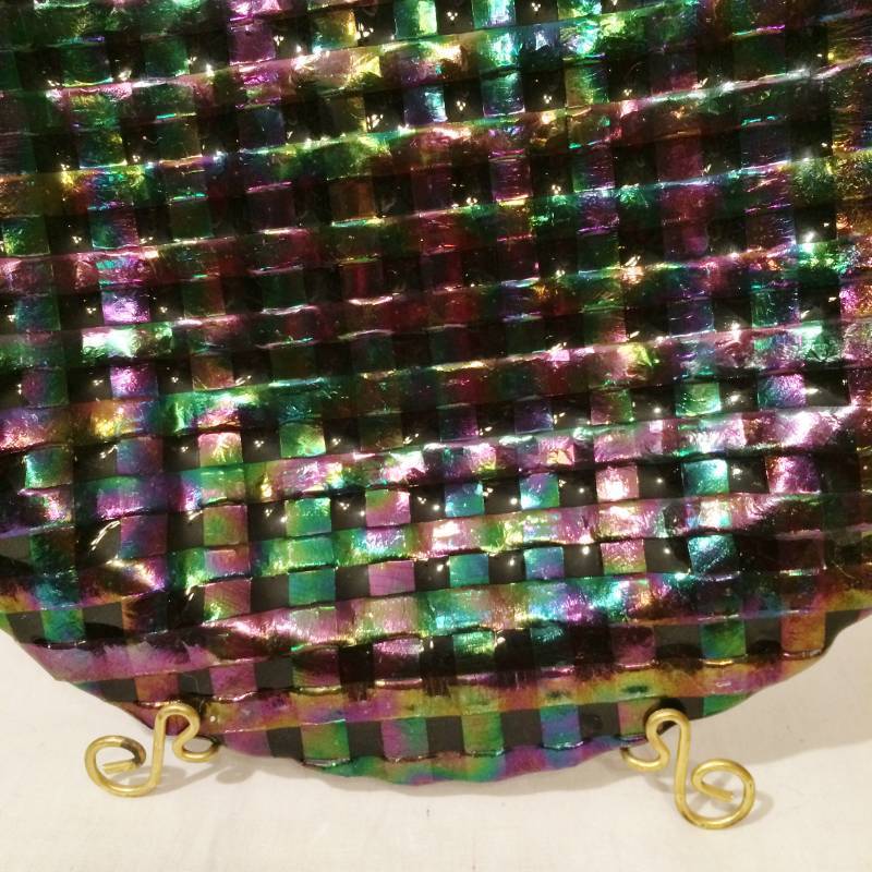 lot 50 image: WOW Signed & Numbered By Artist Iridescent Fused Art Glass Tapestry Lattice Patterned Platter - Excellent Condition