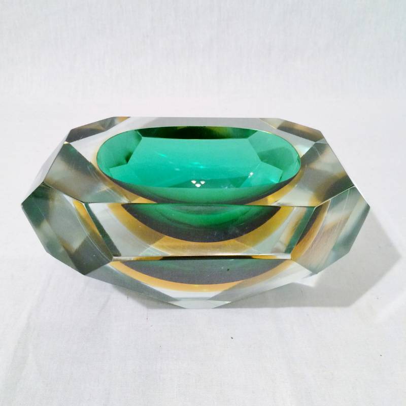 lot 63 image: MCM 1960s Mandruzzato Geode Bowl Green & Amber Murano Sommerso Faceted Art Glass - Has A Couple Minor Flea Bites Which Can Be Buffed Out If Preferred - A Heavy Quality Piece