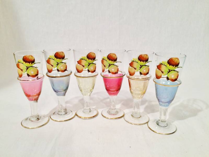 lot 64 image: Vintage Collectible Set Acorn Glass Colored Aperitif Glasses - Great Vintage Condition