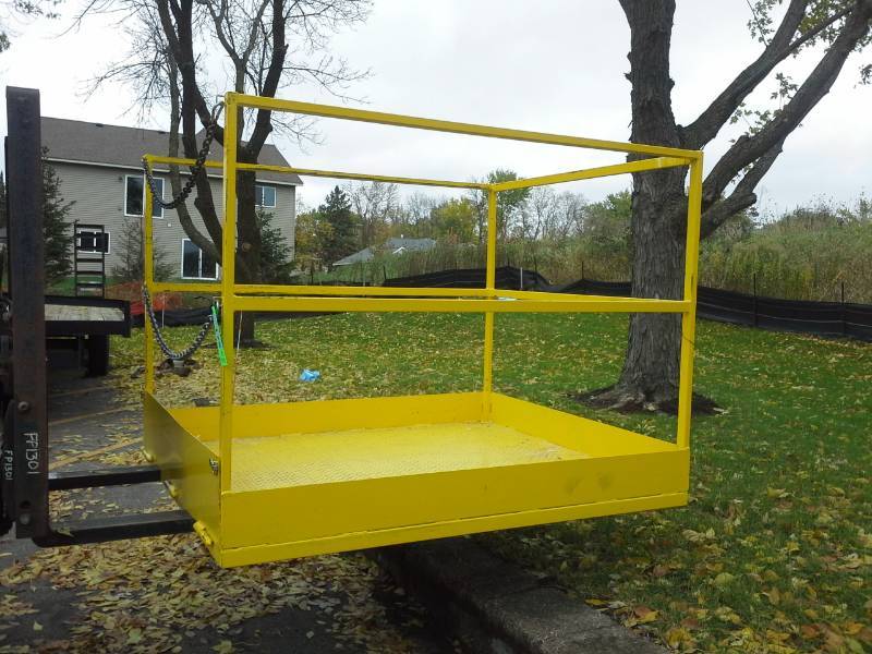 lot 175 image: Forklift Personnel Platform