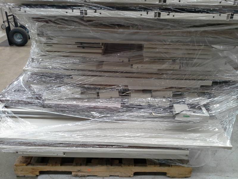 lot 901 image: LARGE lot of Hayworth Cubicles and Desks Modular Units