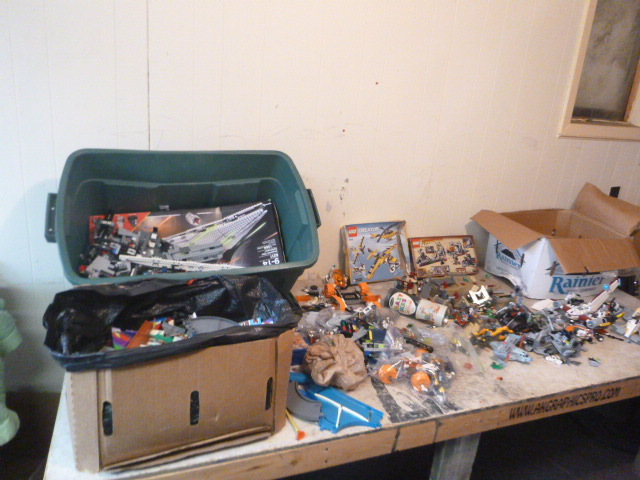 lot 50 image: Large Lot of Legos