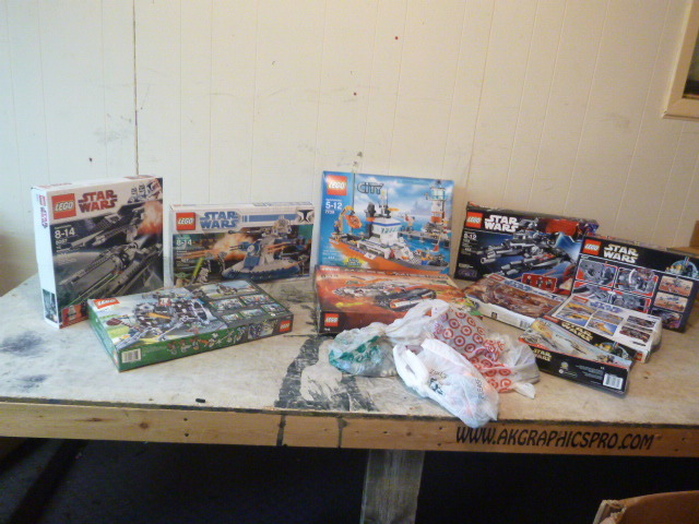 lot 51 image: Large Lot of Legos