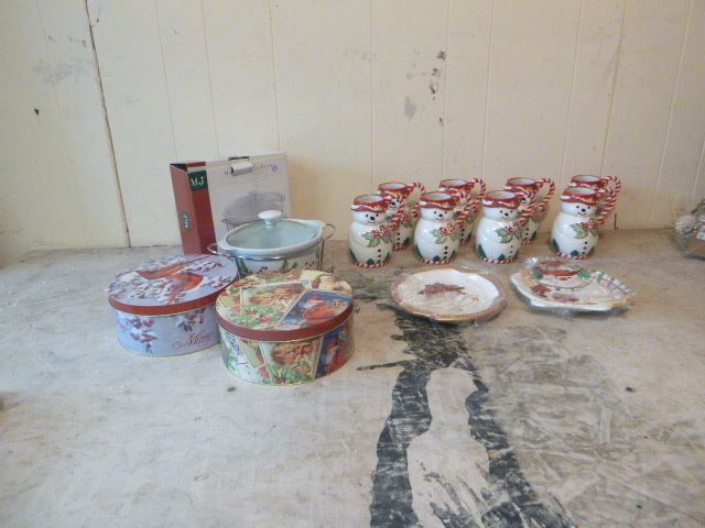 lot 67 image: Christmas Items