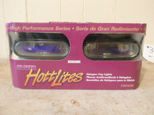 lot 21 image: Blazer Hott Lites Halogen Fog Lights