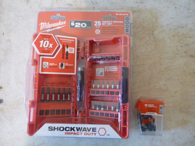 lot 33 image: Milwaukee Impact Driver Bit Set