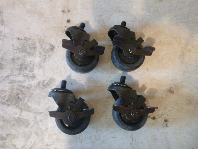 lot 46 image: Set of 4 Swivel Casters